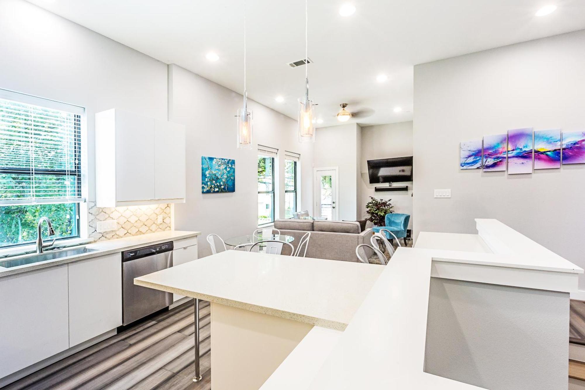 Montrose Guesthouse Suites By Dunyha Houston Ngoại thất bức ảnh