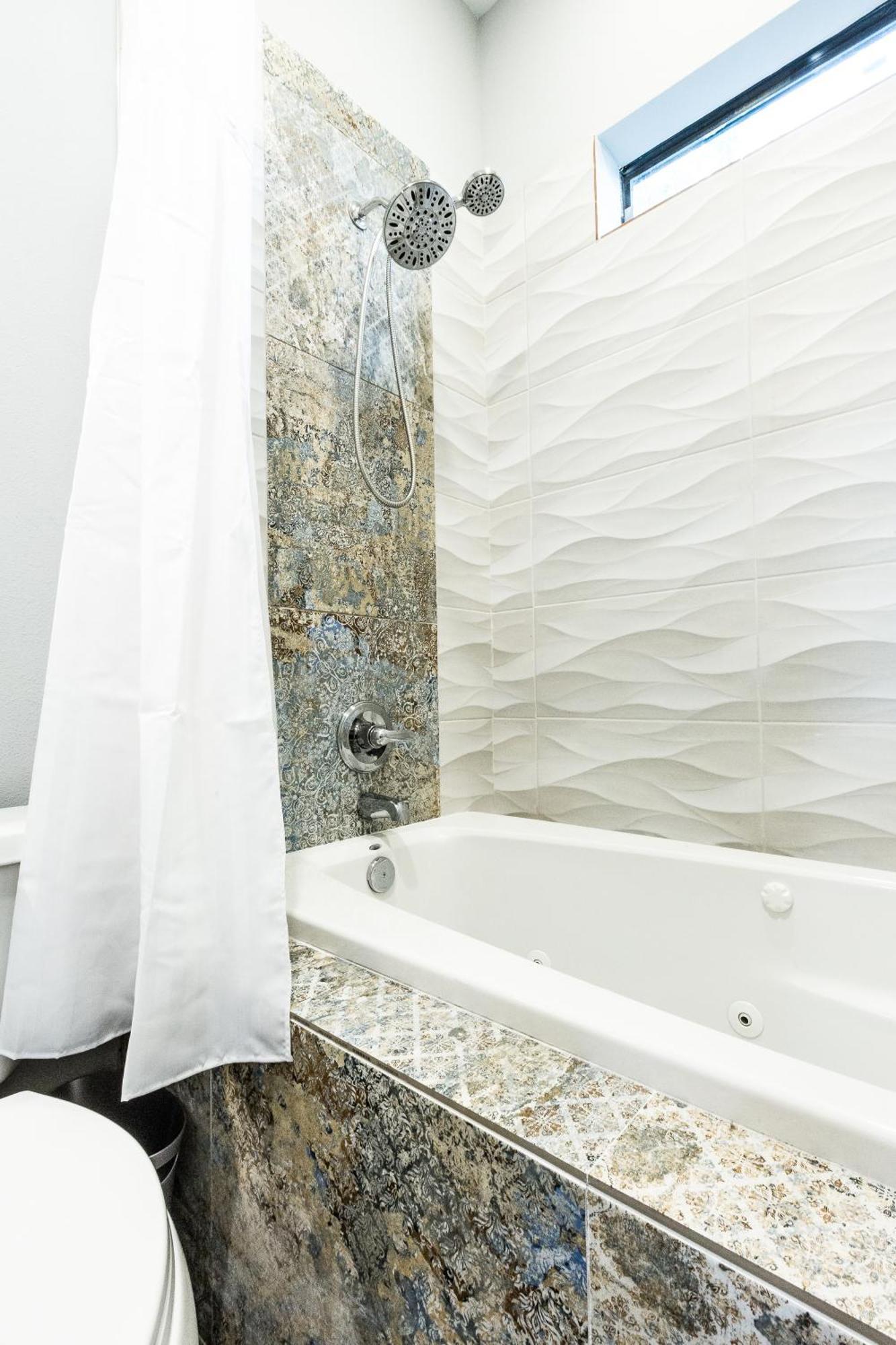 Montrose Guesthouse Suites By Dunyha Houston Ngoại thất bức ảnh